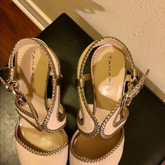 LN ❤️DARLING 4” HEELS PURCHASED AT NORDSTROMS. LIKE NEW. BEAUTIFUL NEUTRAL COLOR - Picture 3 of 9